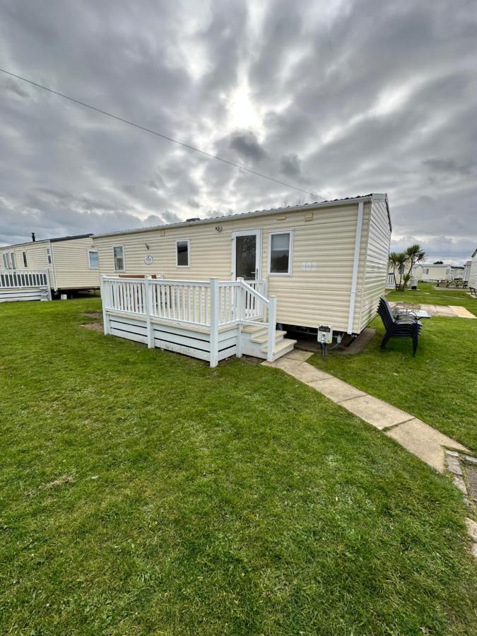 Hotel 6 Berth Caravan On Marine Holiday Park à Rhyl Extérieur photo